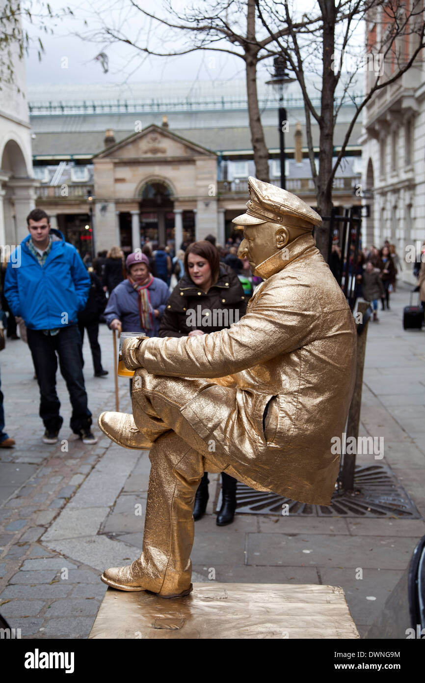 Living statue hires stock photography and images Alamy