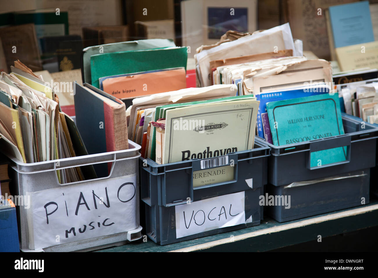 Sheet music store hi res stock photography and images Alamy