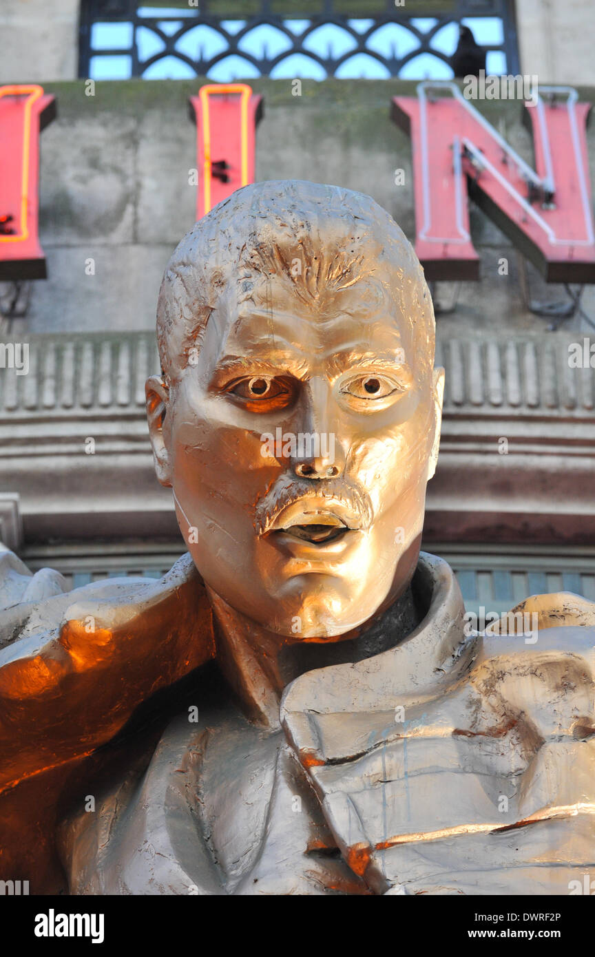 Freddie mercury statue uk hires stock photography and images Alamy