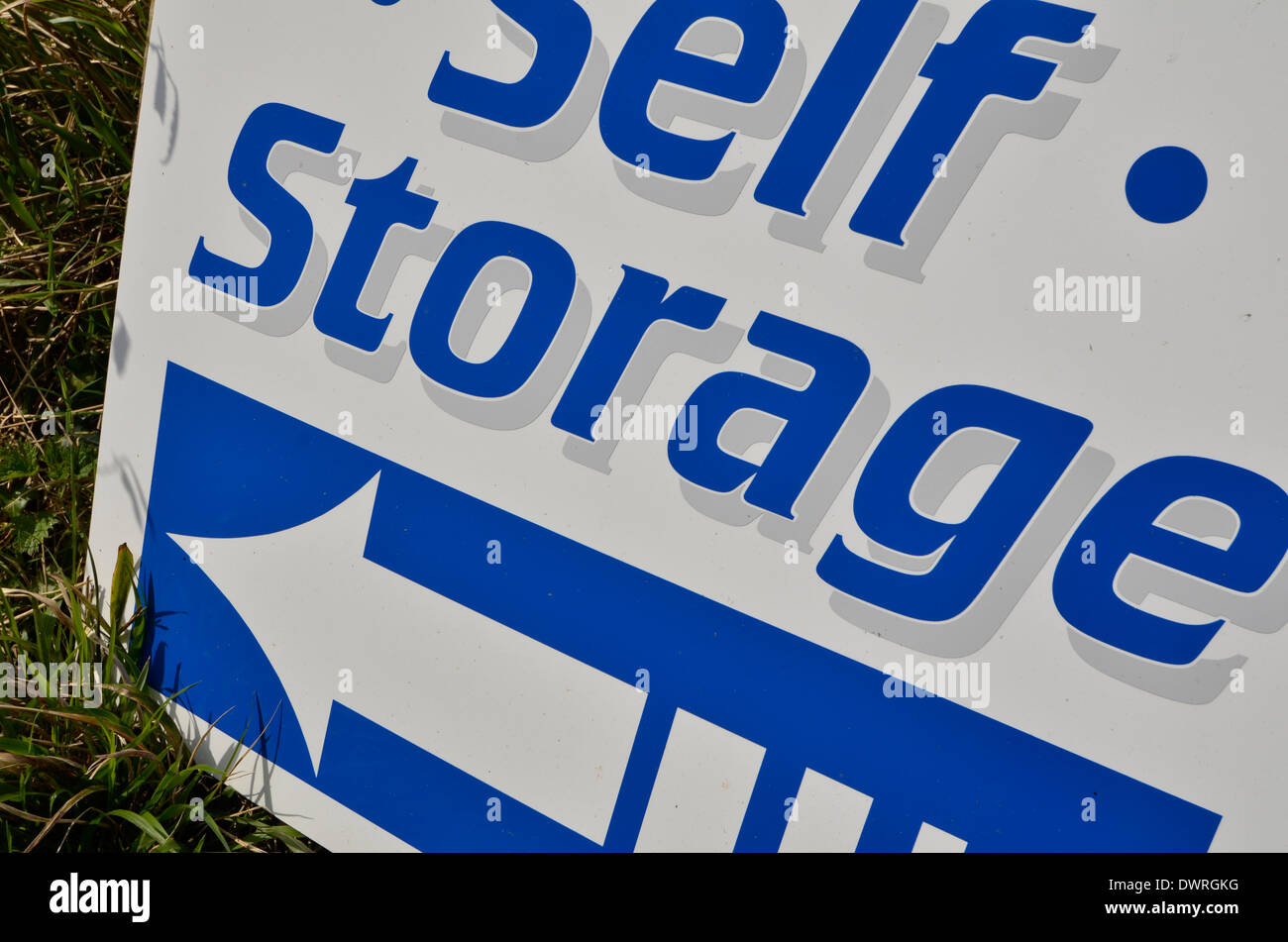 Sign pointing to selfstorage unit facility Stock Photo Alamy