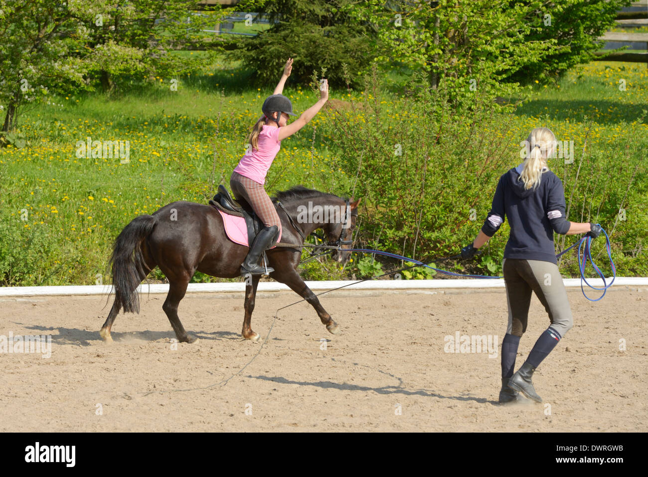 Lunge lesson, girl on pony, canter, forward seat, lesson to improve the