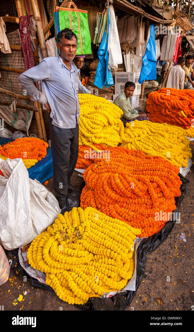 Flower seller, Malik Ghat Flower Market, Kolkata, West Bengal, India Stock Photo