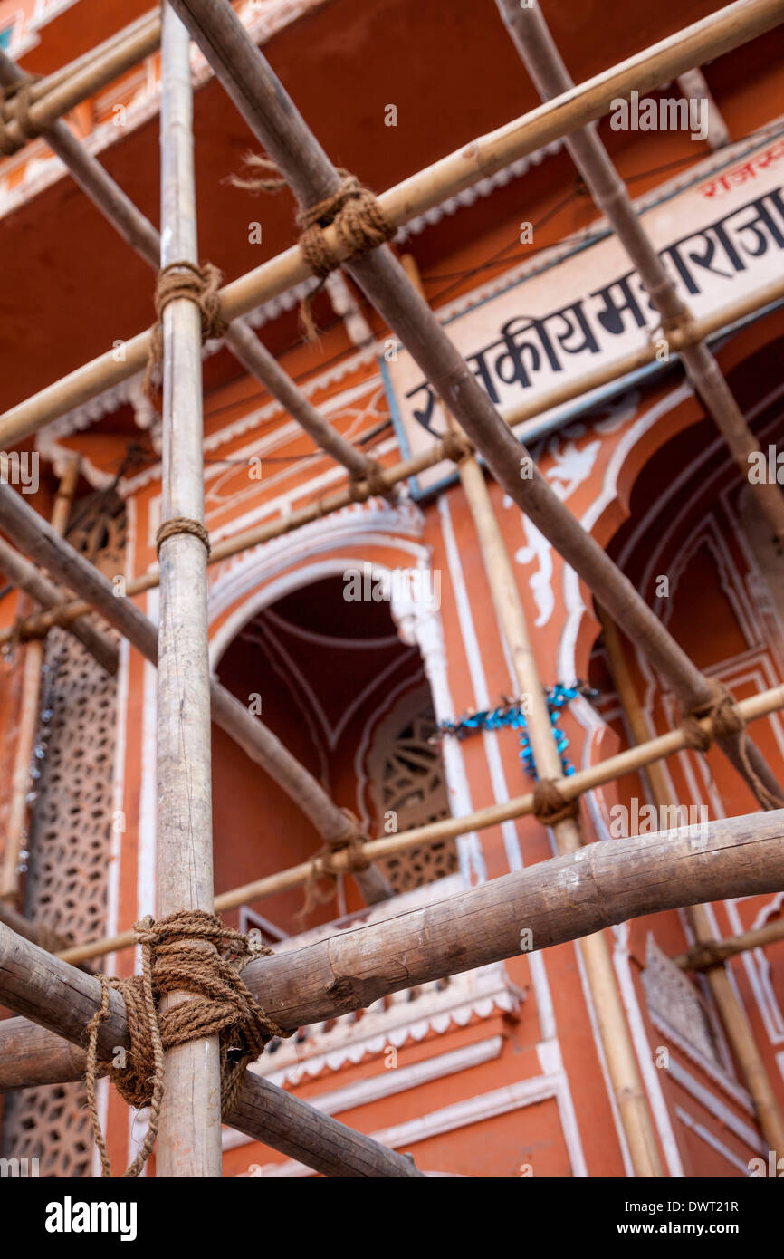 Scaffold dangerous hires stock photography and images Alamy