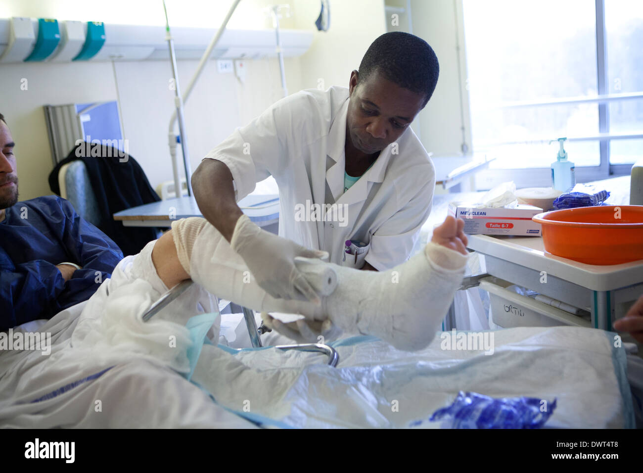 Hospital plaster cast leg hires stock photography and images Alamy