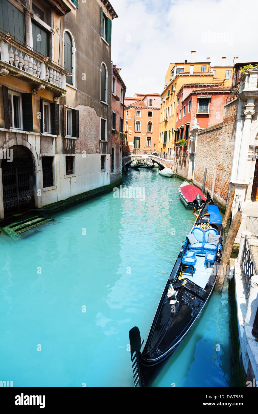 Typical street view in canal hi-res stock photography and images - Alamy