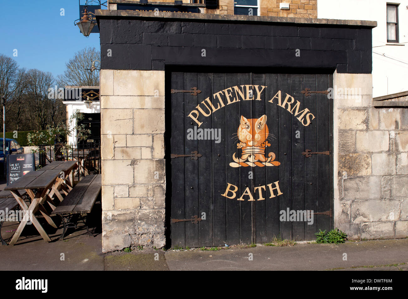 The Pulteney Arms pub, Bath, Somerset, England, UK Stock Photo