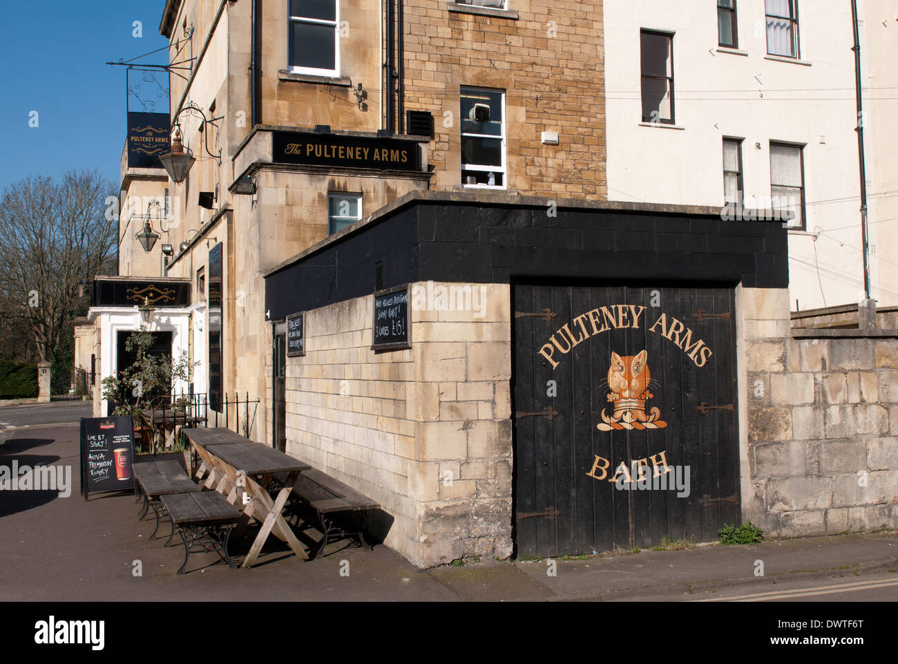 The Pulteney Arms pub, Bath, Somerset, England, UK Stock Photo