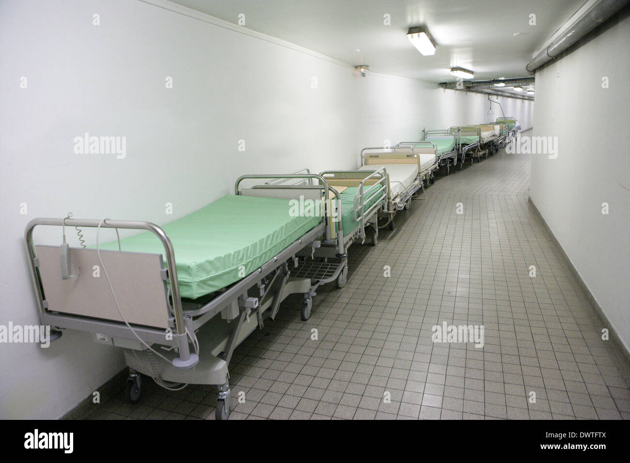 Hospital empty bed africa hi-res stock photography and images - Alamy