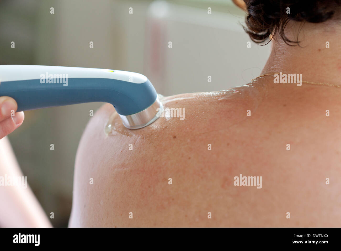 Woman ultrasound 50 hi-res stock photography and images - Alamy