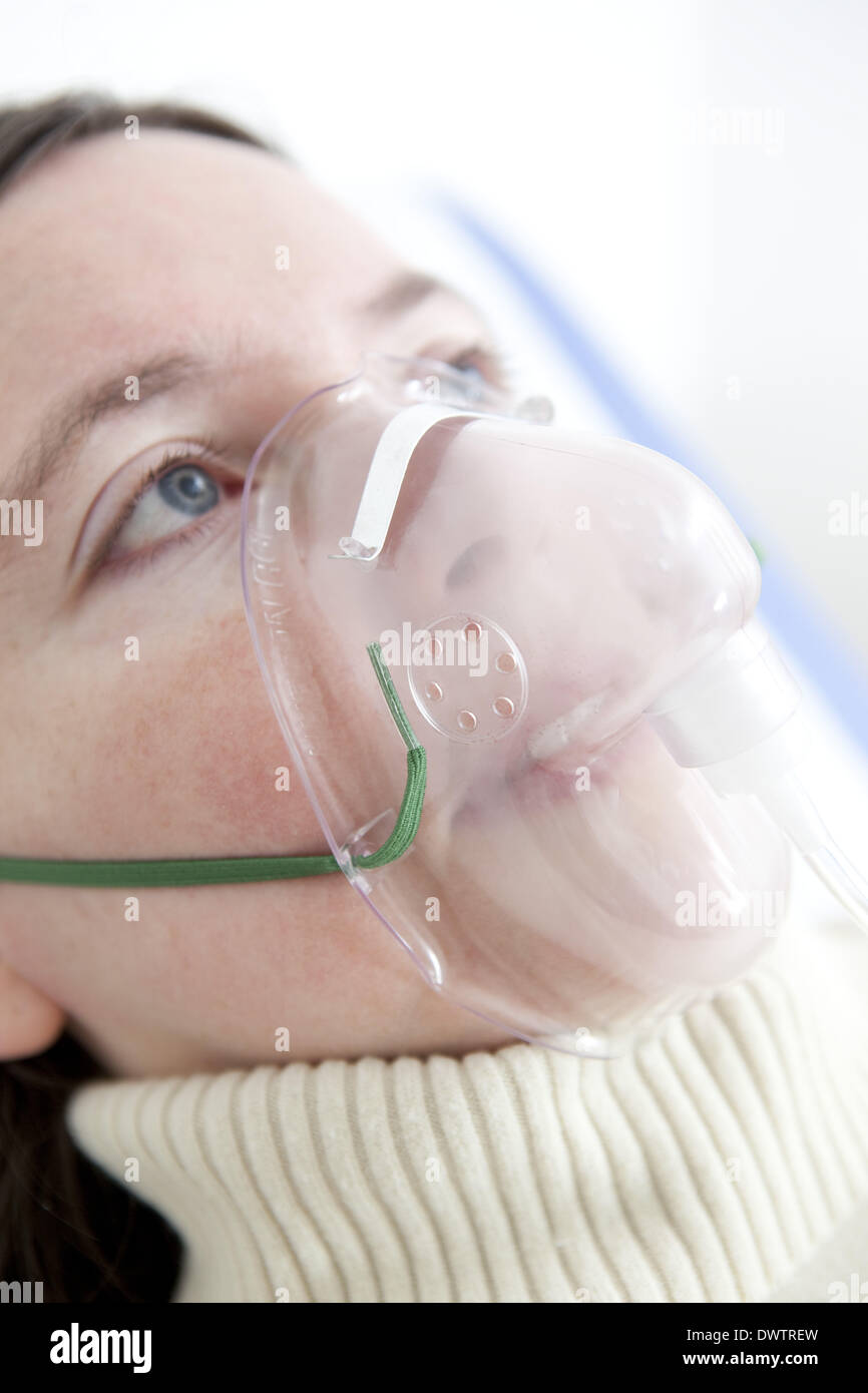Oxygen mask woman hi-res stock photography and images - Alamy