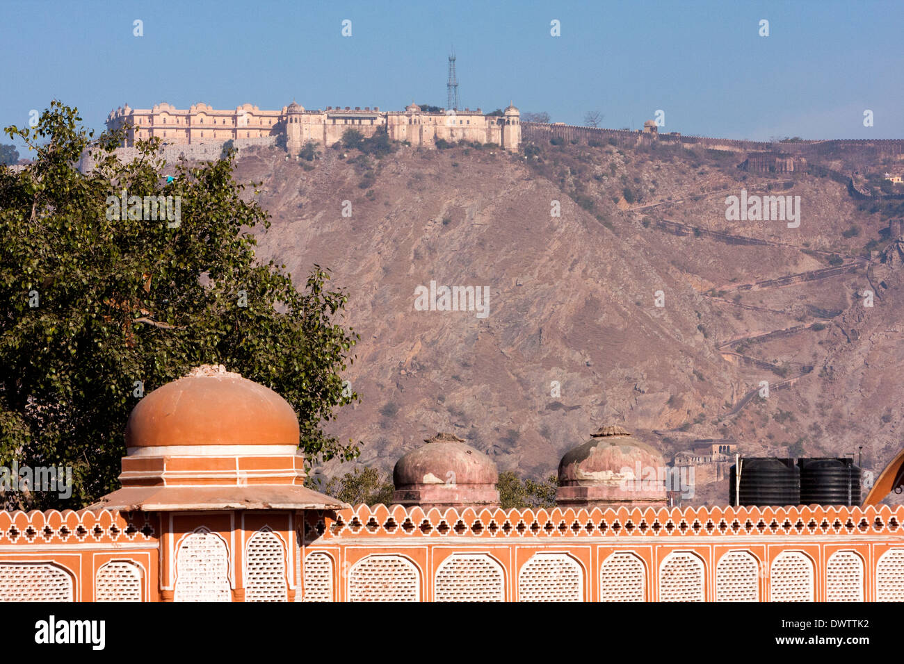 Jaipur, Rajasthan, India. Nahargarh Fort on Hilltop overlooking the Hawa Mahal in Central Jaipur. Stock Photo