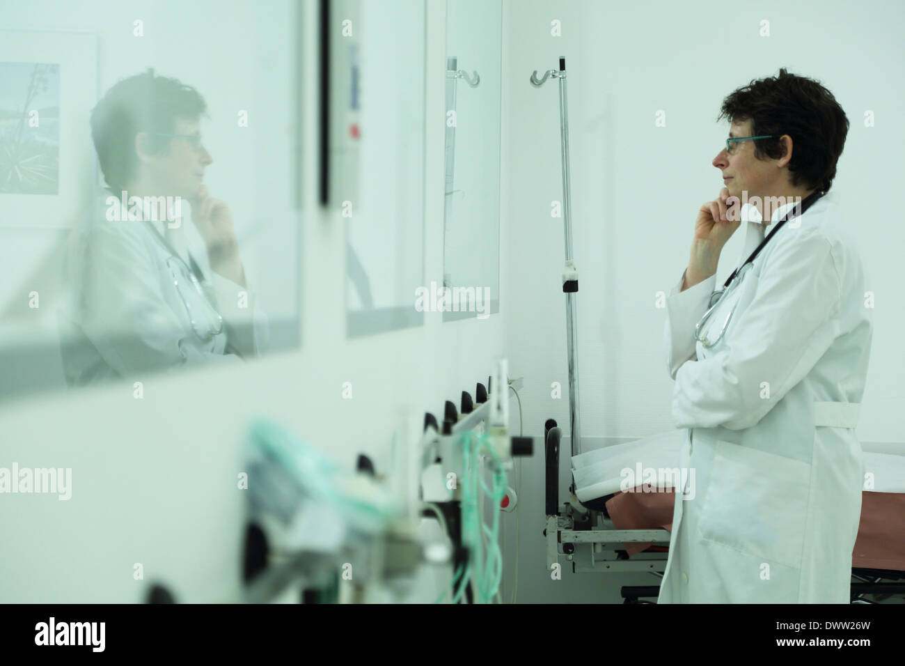 Hospital lab hires stock photography and images Alamy