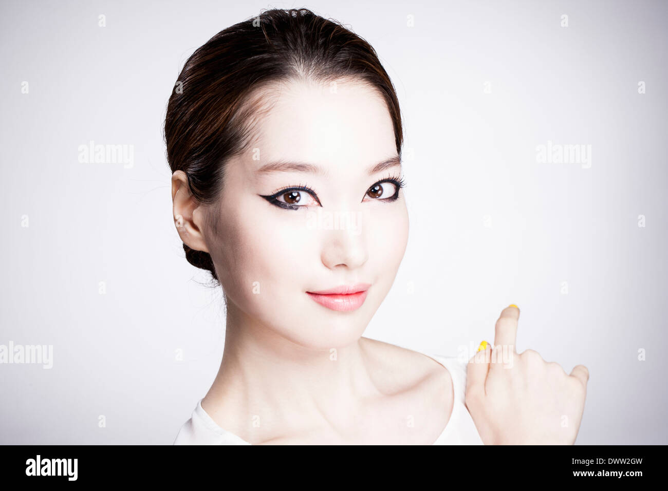 Eyeliner woman beauty smiling hi-res stock photography and images - Alamy