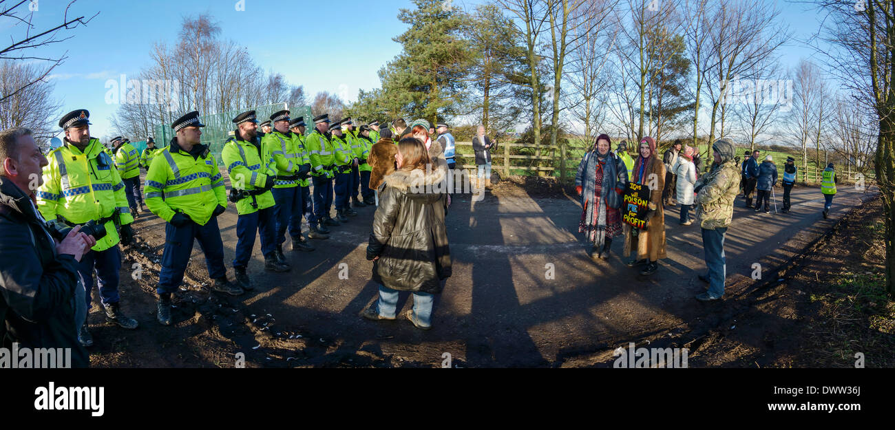 Anti-fracking protesters face up to the police outside the controversial iGas drilling rig at Barton Moss Stock Photo
