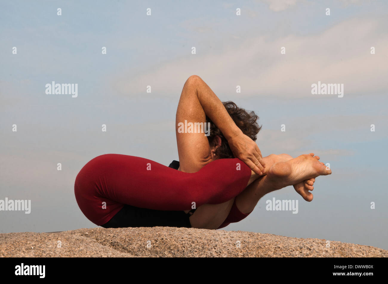 Posición De Sueño En El Yoga Y Beneficios | Yoga