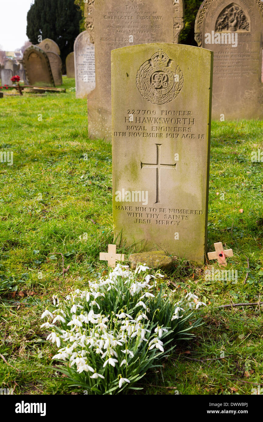 First World War military grave for Pioneer H. Hawksworth who died aged 18, on 11th November 1917 in Saint Lawrence Parish Church Stock Photo