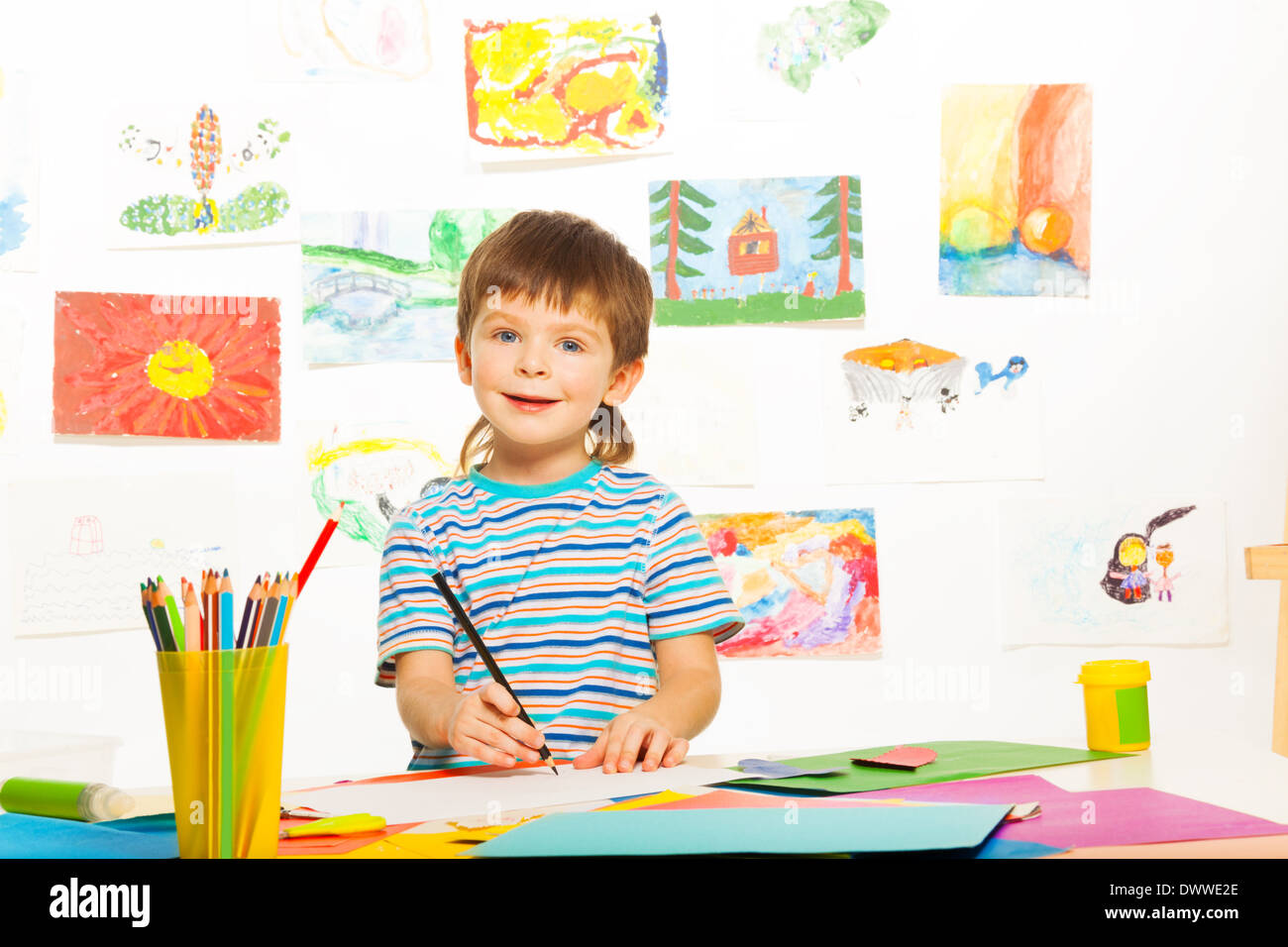 Boy 3 years old drawing hi-res stock photography and images - Alamy