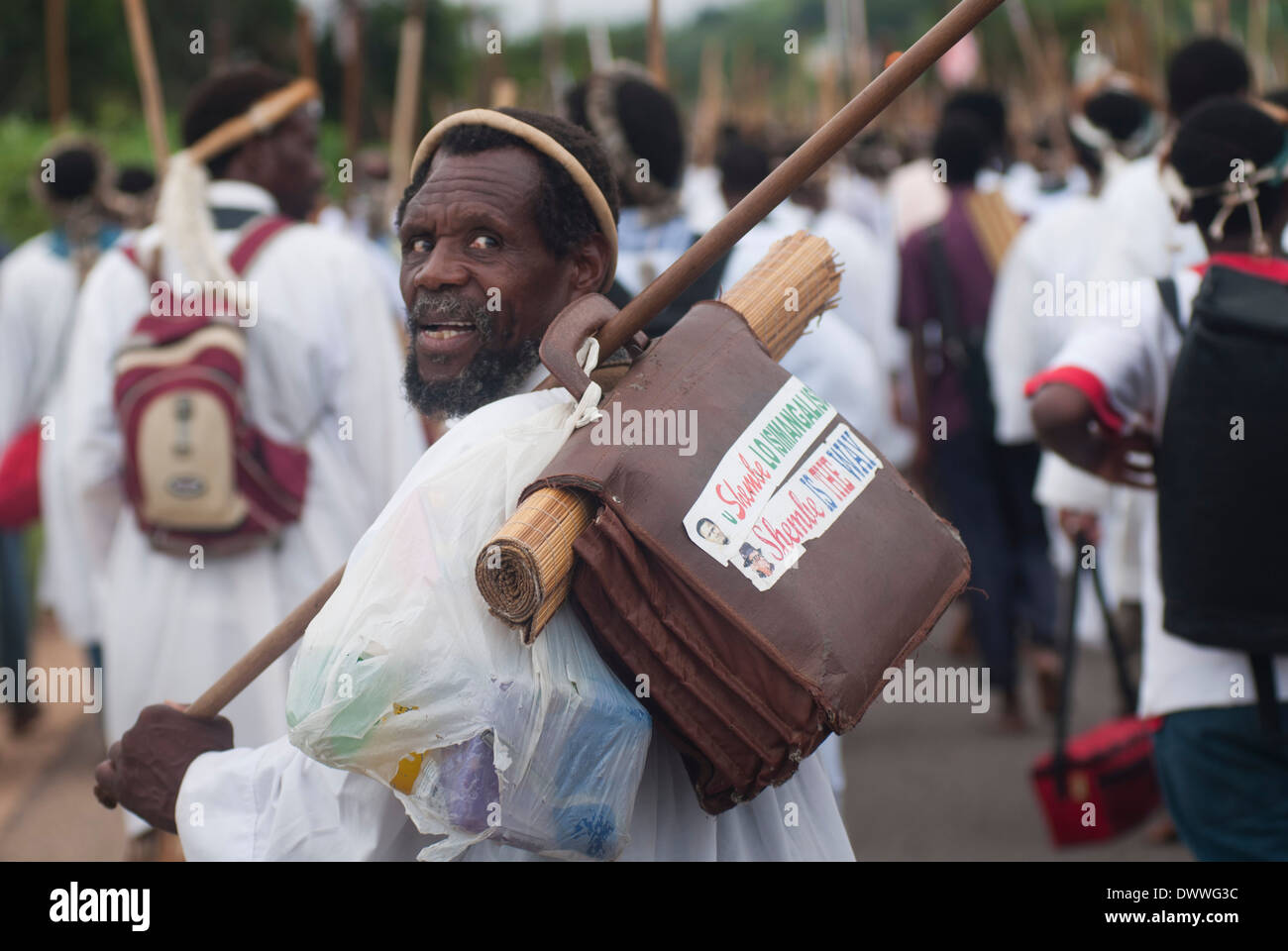 Members of the Shembe faith (Nazareth Baptist Church), a religious hybrid of Christianity and African traditions, walk toward Stock Photo