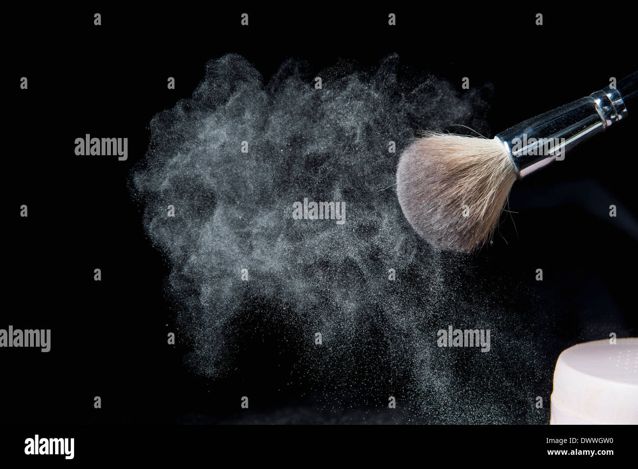 make up powder taken with a brush Stock Photo - Alamy