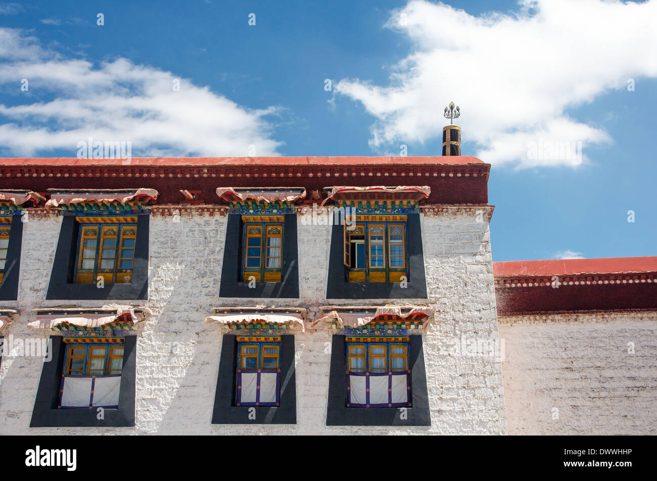 Typical Tibetan architecture in Lhasa, Tibet. The wall is part of the more then 1300 years old Jokhang Temple Stock Photo