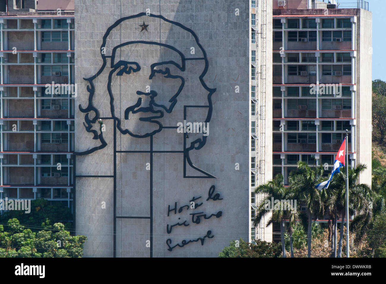 Che Guevara image being cleaned by workmen hanging by ropes in Plaza de la Revolución, Vedado, Havana, Cuba Stock Photo