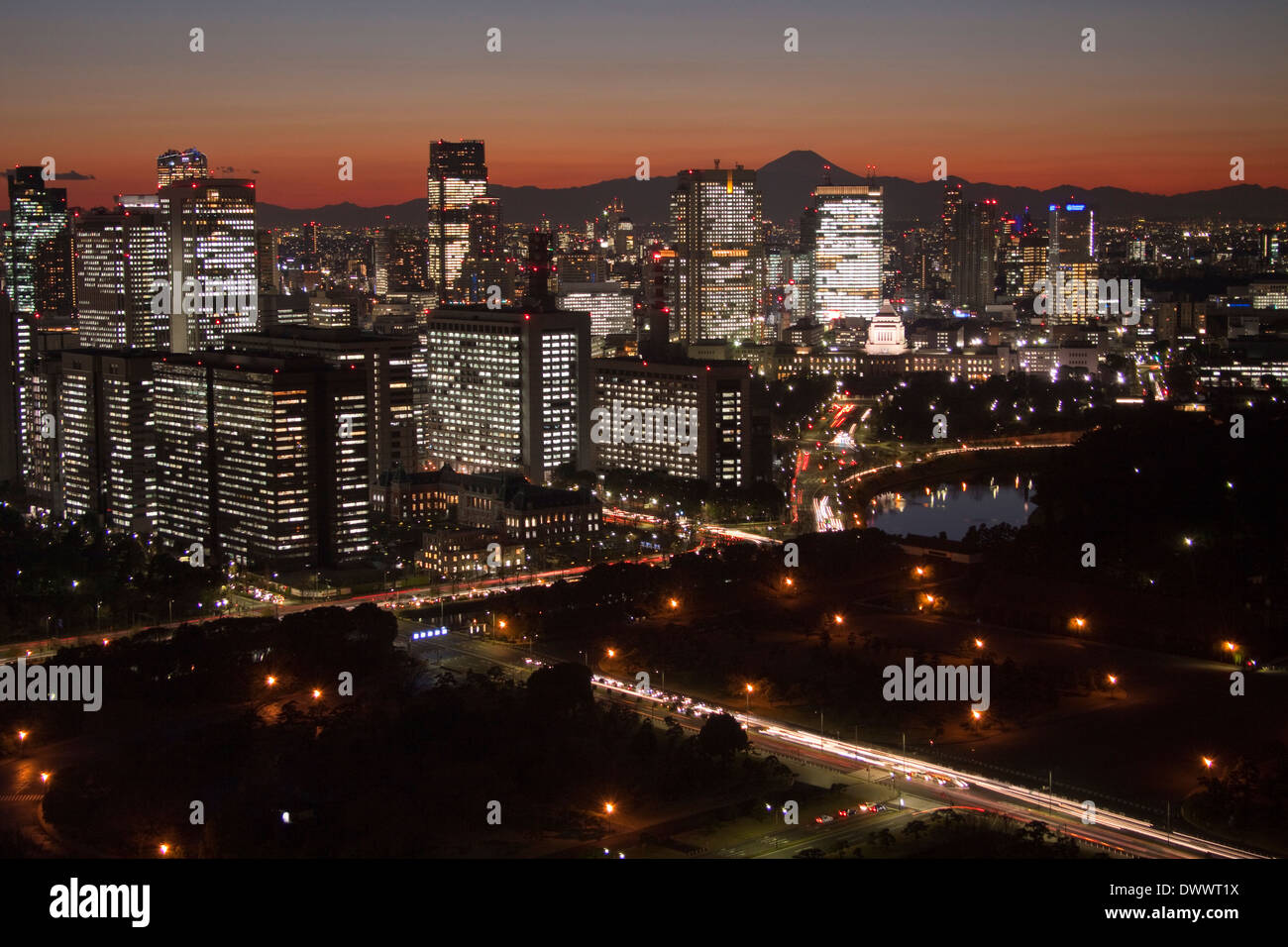 Tokyo cityscape mt fuji hi-res stock photography and images - Alamy