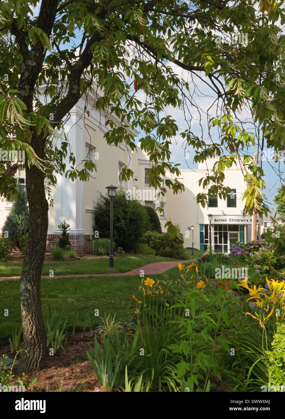 Gardens of Larchmont Public Library, Larchmont, United States. Architect Catherine Wachs, 1926