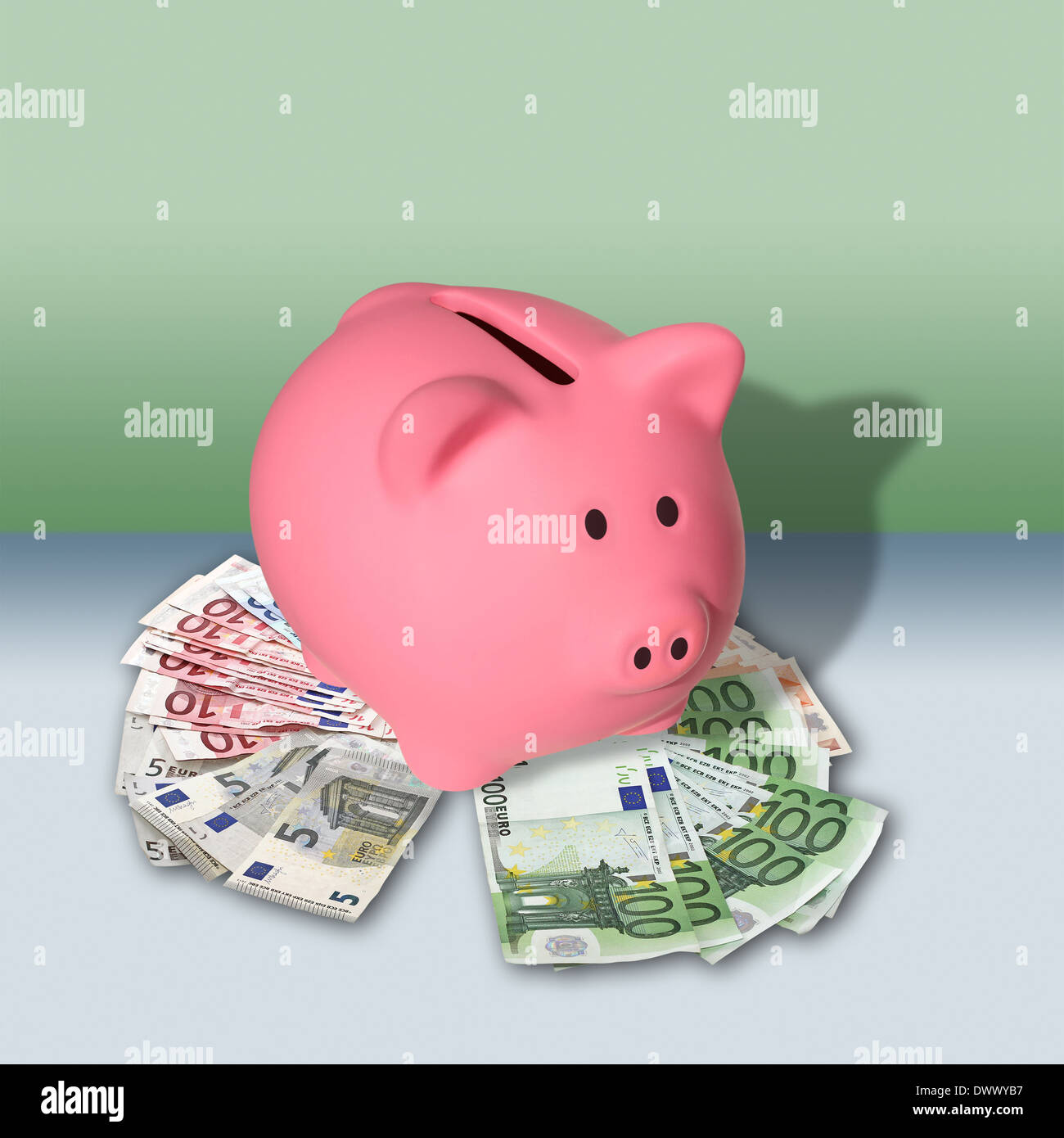 Pink Piggy Bank on a pile euro banknotes Stock Photo - Alamy