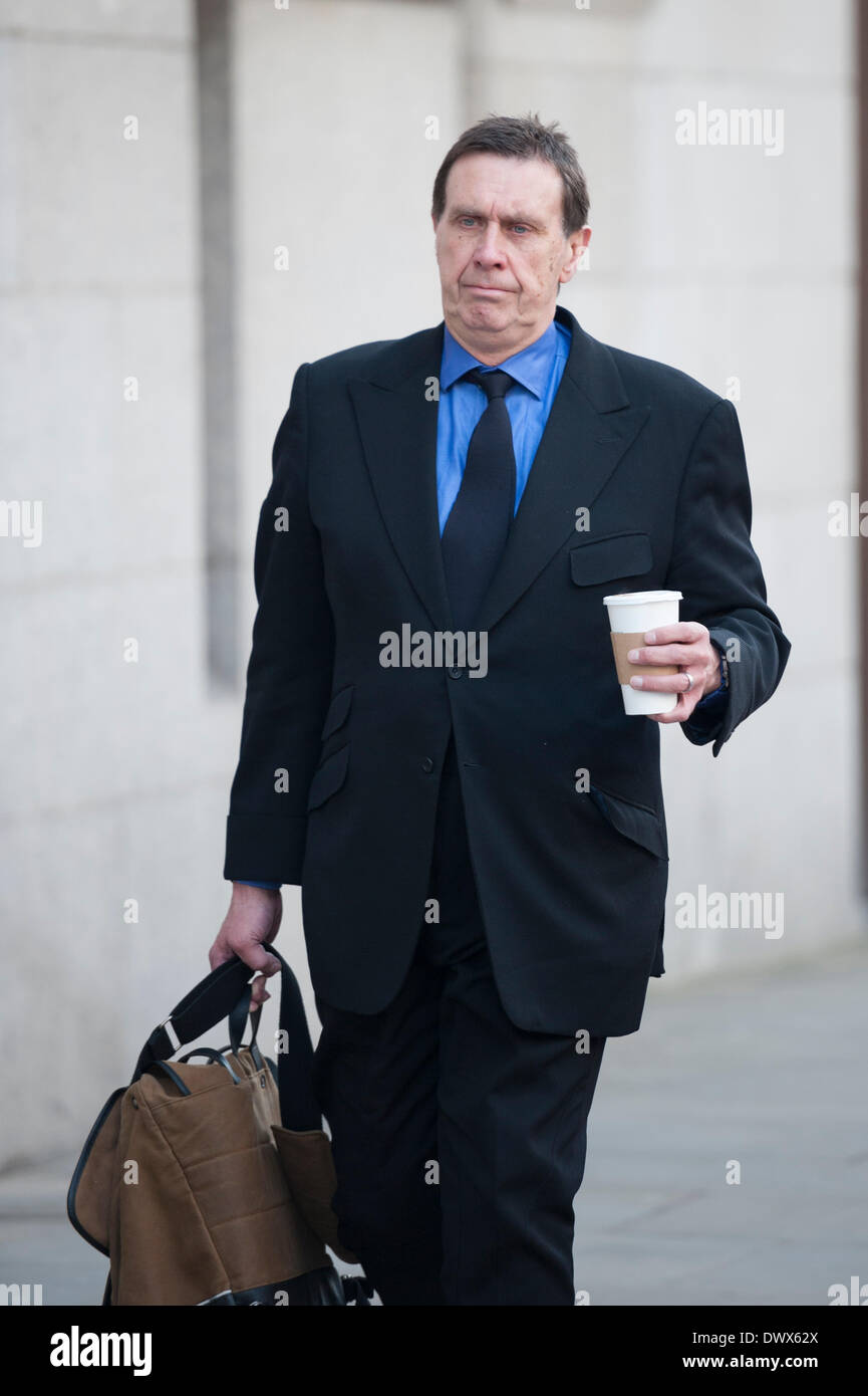 London, UK. 14 March 2014. The trial of former News International chief executive Rebekah Brooks, Andy Coulson and others linked with alleged phone-hacking at the former newspaper News of the World, continues at the Old Bailey, London. Pictured: CLIVE GOODMAN. Credit:  Lee Thomas/Alamy Live News Stock Photo