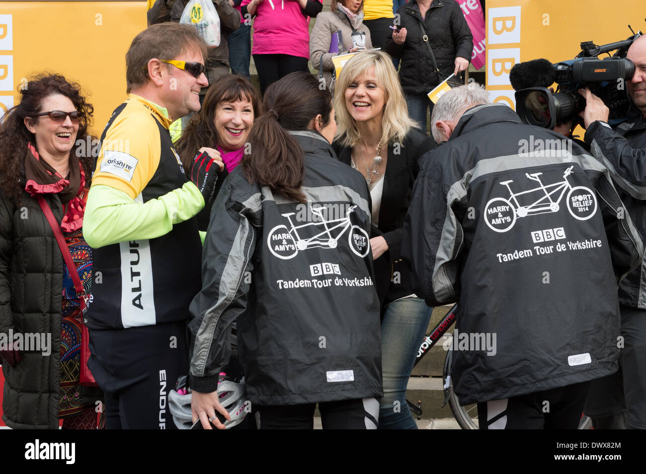 Look North's Harry & Amy's Tandem Tour de Yorkshire in aid of Sport Relief - Harry & Amy before the start, smiling, laughing & chatting to Gary Verity, Kay Mellor & Linda Barker - Leeds Town Hall, West Yorkshire, England, UK. Stock Photo