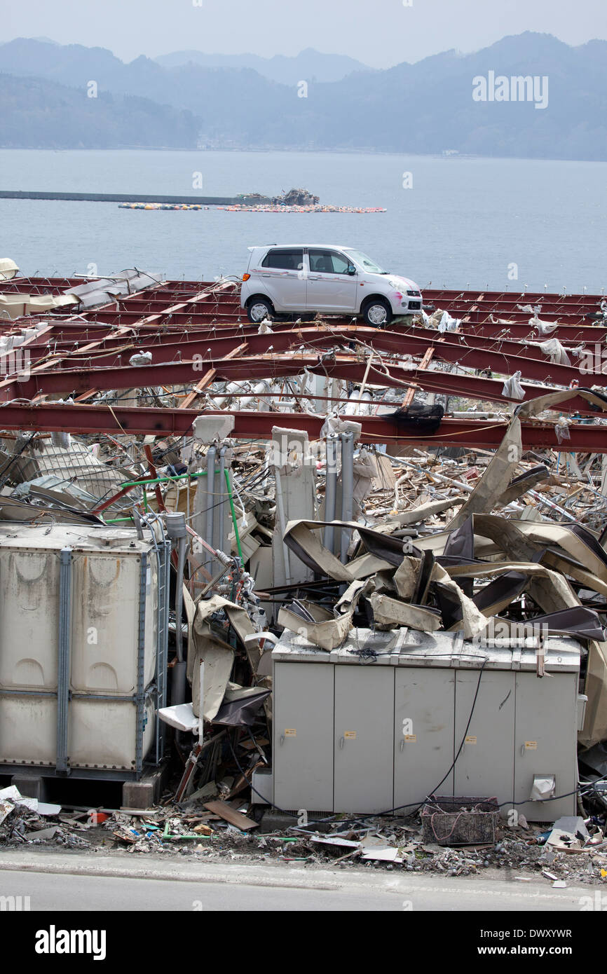 Car washed on top of building by tsunami, Iwate, Japan Stock Photo