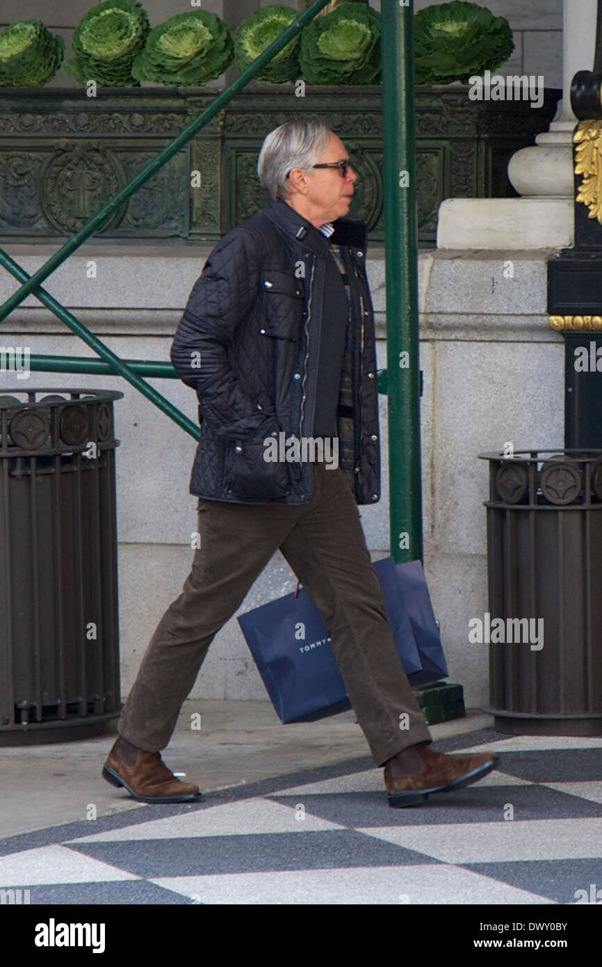 Tommy Hilfiger outside The Plaza Hotel on 5th Avenue, carrying a shopping  bag bearing his own name Featuring: Tommy Hilfiger Where: New York City,  United States When: 12 Oct 2012 Stock Photo - Alamy