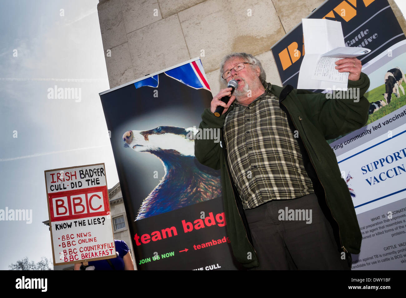 Bill Oddie joins badger cull protesters outside Parliament in London Stock Photo