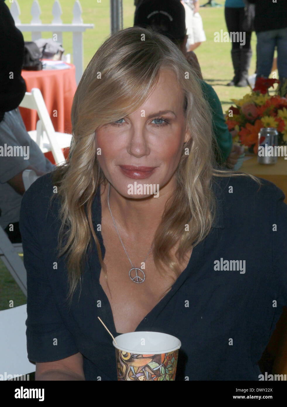bra Celebrity Daryl Hannah naked photo 2017 butt Celebrity Daryl Hannah naked photo 2017