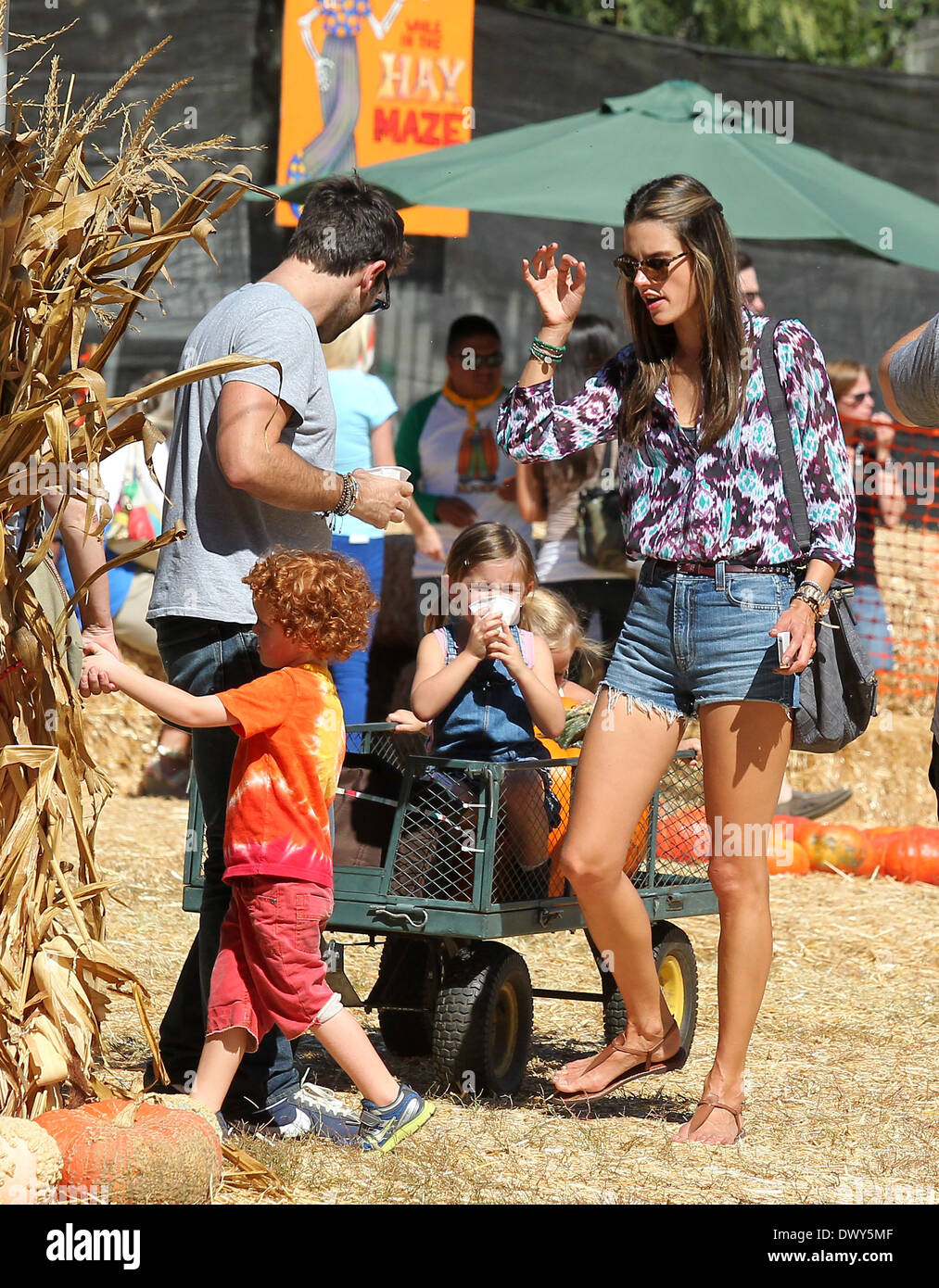Jamie Mazur, Alessandra Ambrosio and their daughter Anja Celebrity moms and their kids head to Mr. Bones Pumpkin Patch Los Angeles, California - 14.10.12 Where: United States When: 14 Oct 2012 Stock Photo