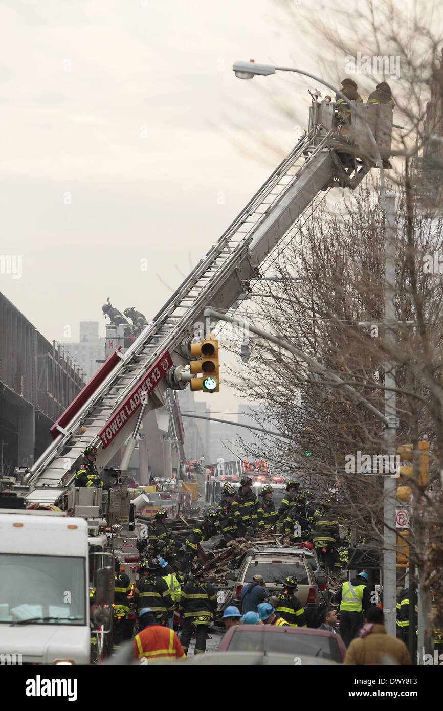 Manhattan, New York, USA. 12th Mar, 2014. Scene of a suspected gas leak