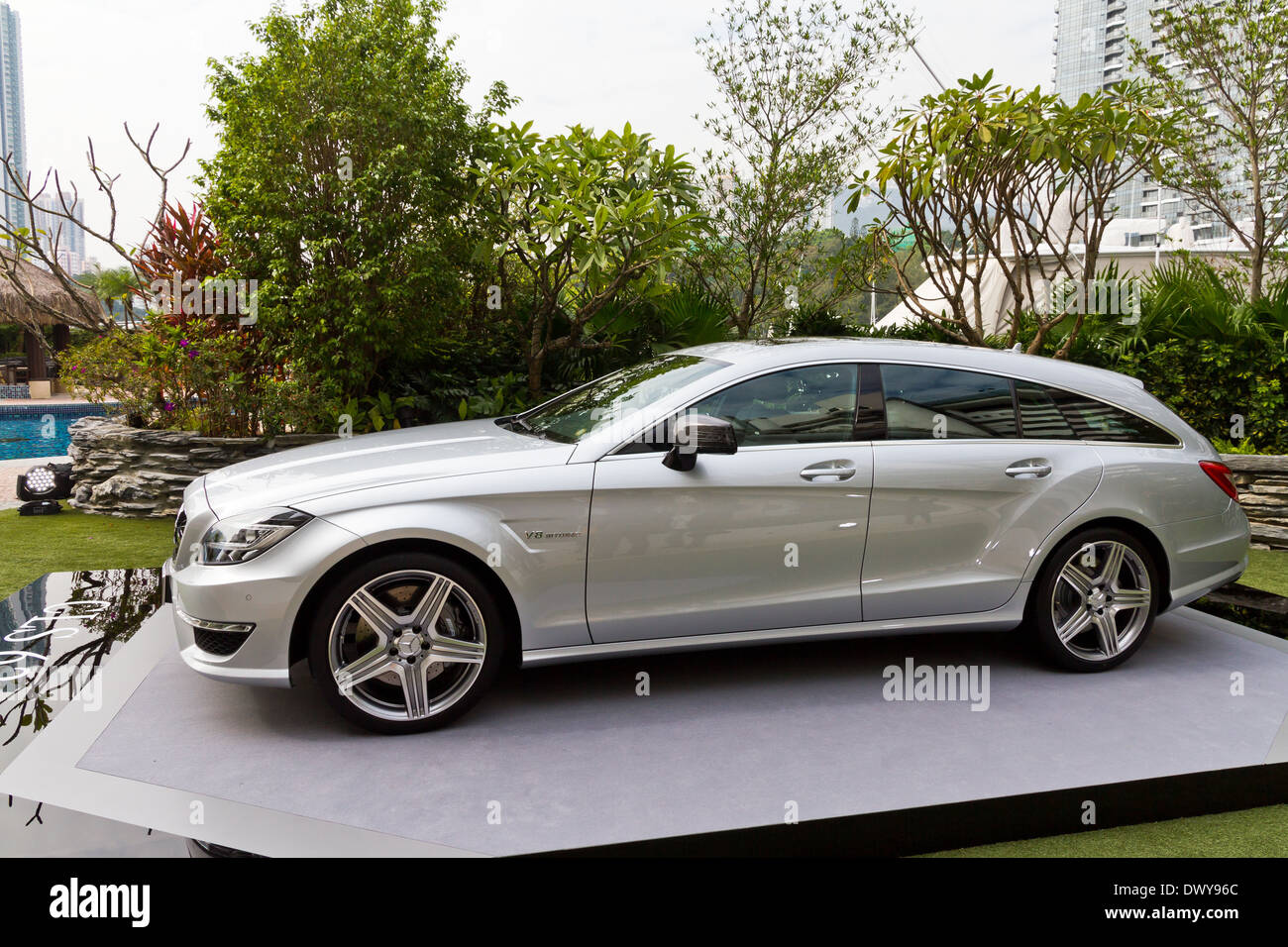 Shooting brake hires stock photography and images Alamy