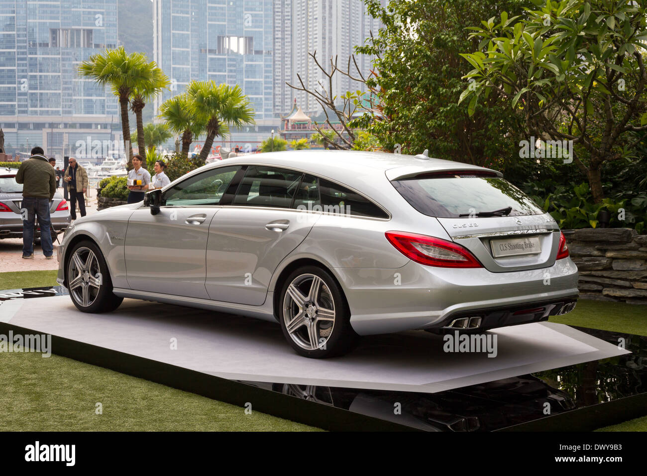 Shooting brake hires stock photography and images Alamy