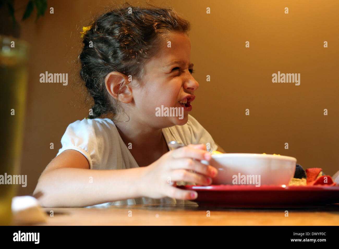 Du Bois, United States of America, little girl draws while eating the nose krauss Stock Photo