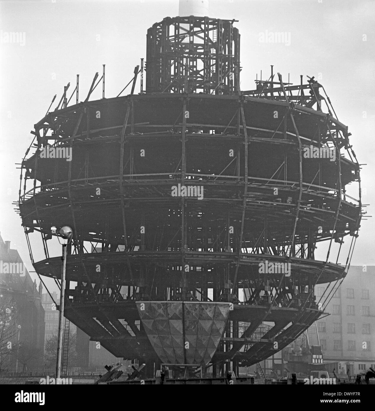 Berlin, GDR, Scaffold for pre-assembly of the tower ball of the TV tower at Alexanderplatz Stock Photo