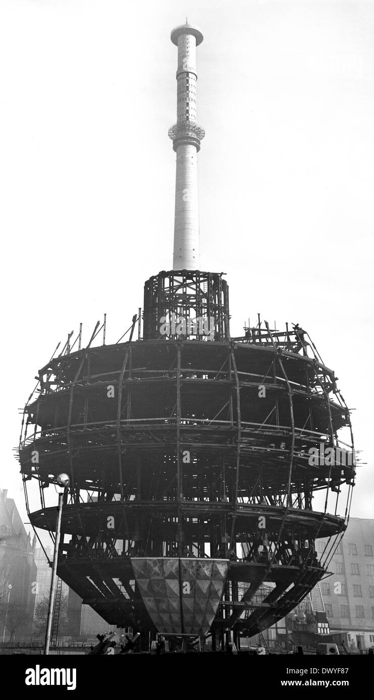 Berlin, GDR, setting up the TV Tower on Alexanderplatz Stock Photo