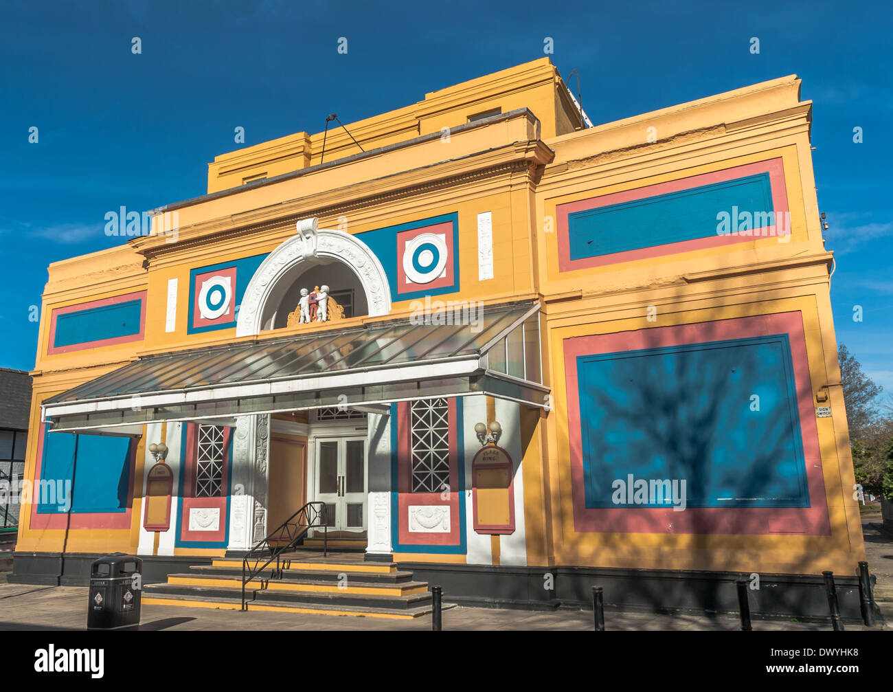 Plaza cinema hires stock photography and images Alamy