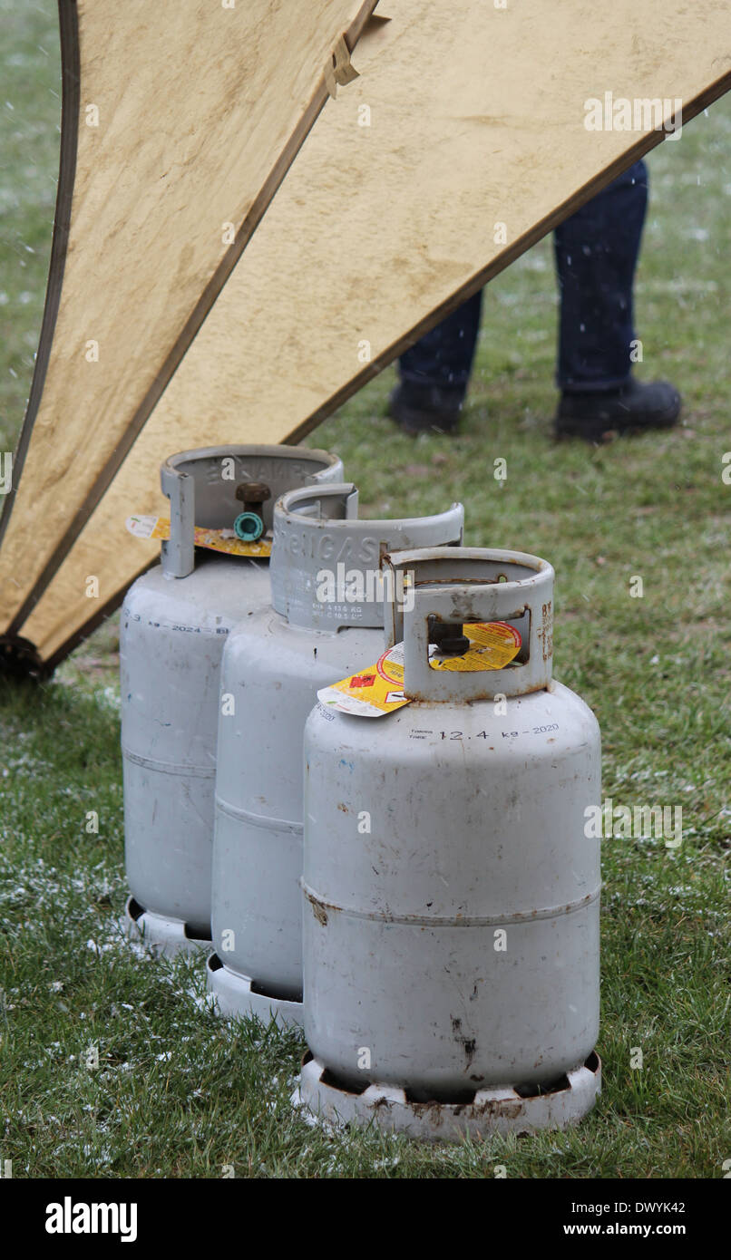 Gas canisters hires stock photography and images Alamy