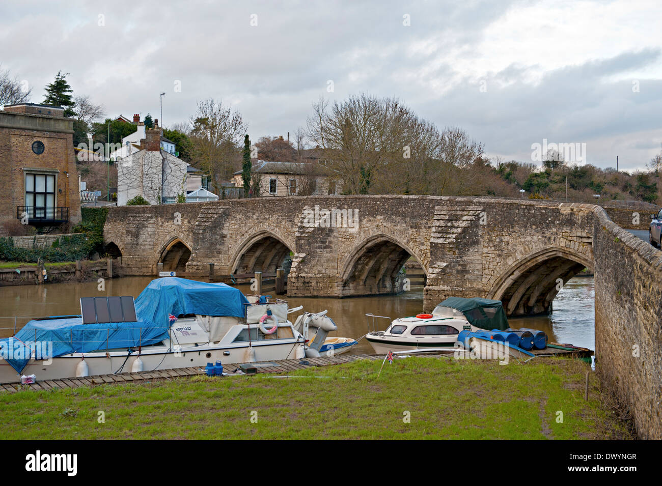 The medieval East Farleigh Bridge on the River Medway at East Farleigh