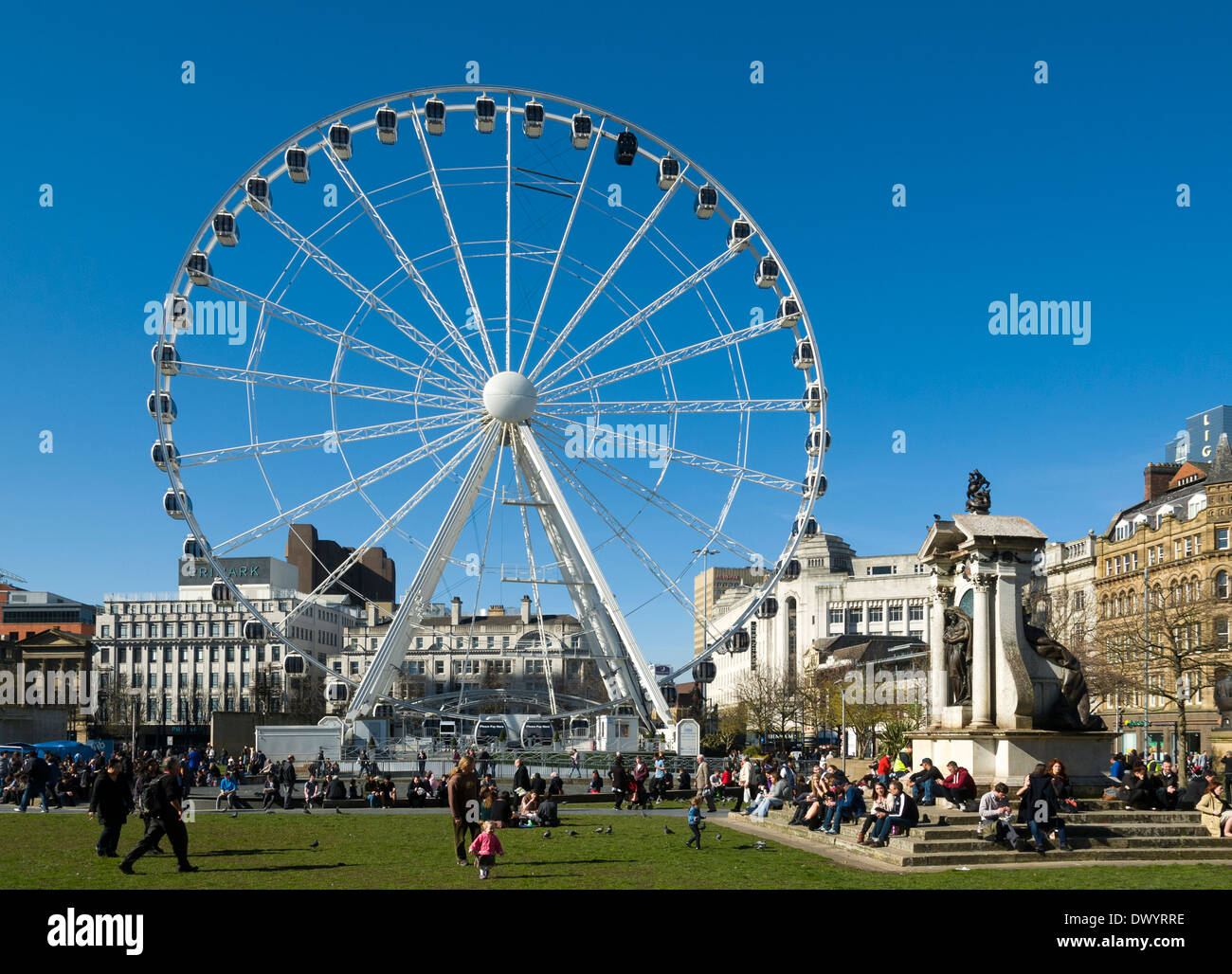Queen Victoria Statue Piccadilly Gardens Manchester at David Mcgraw blog