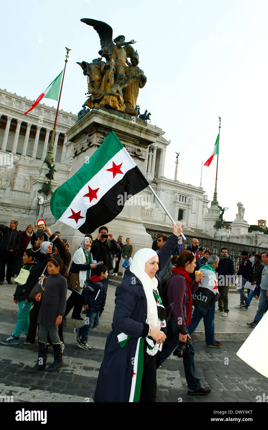 At Vittoriano in Rome, a woman with Syrian flag during a demo to stop the massacres in Aleppo Stock Photo