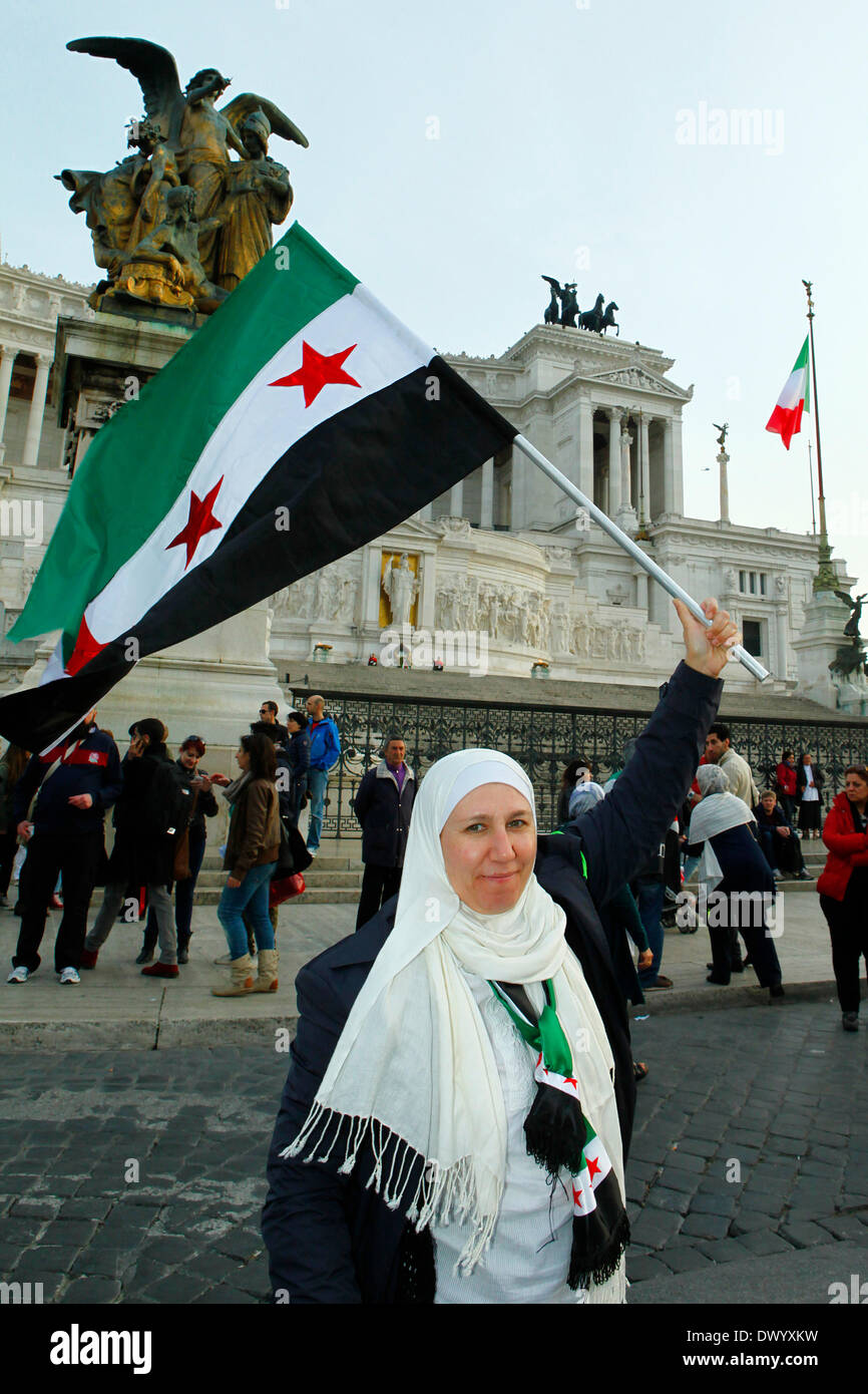 At Vittoriano in Rome, a woman with Syrian flag during a demo to stop the massacres in Aleppo Stock Photo
