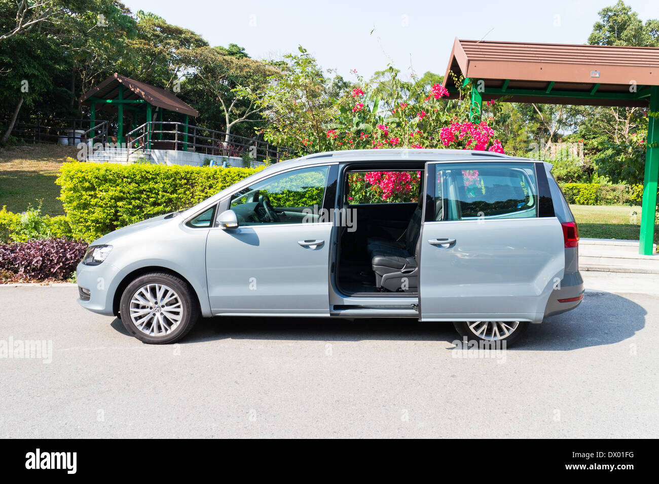 Volkswagen Sharan 2013 MPV, the entry level family car for 7 seat