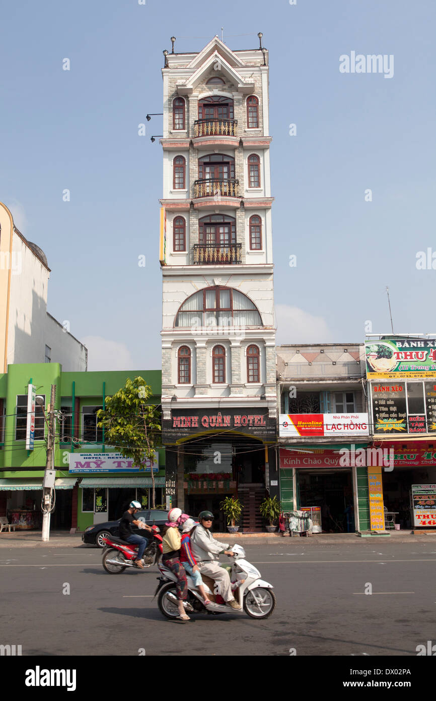 Tall narrow hires stock photography and images Alamy