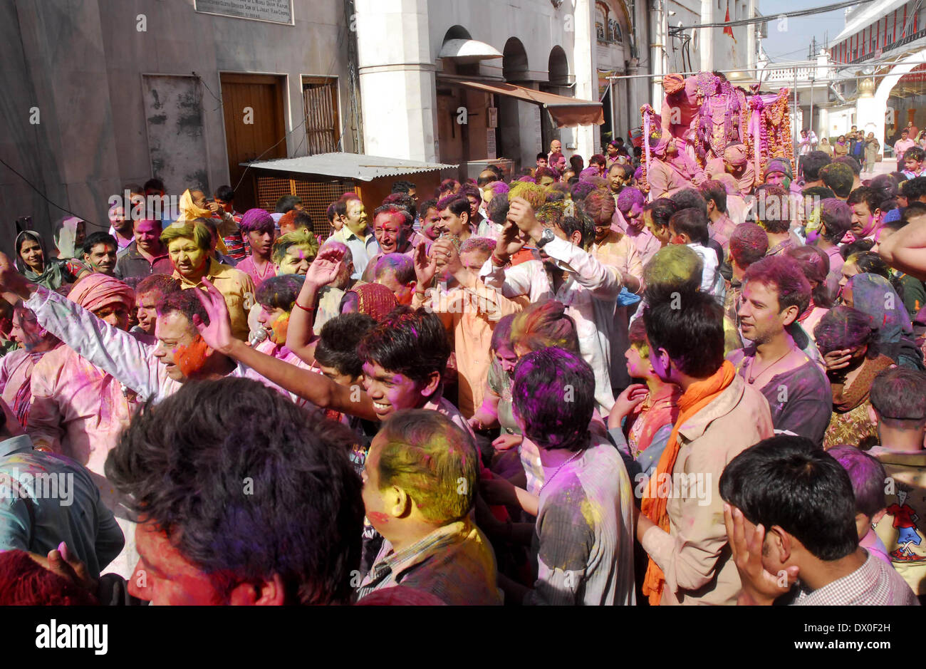 Amritsar, India. 16th March 2014Hindu devotees play with coloured powder as celebrating Holi at Durgiana Temple in Amritsar on Sunday. Holi, the Hindu festival of colors that also marks the advent of spring, is being celebrated across the country Monday. Credit:  PACIFIC PRESS/Alamy Live News Stock Photo